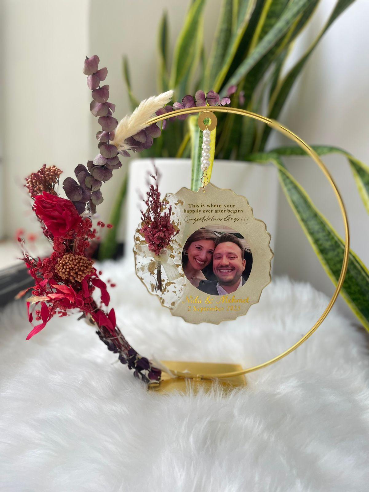 Resin Photo Frame With Metal Hoop