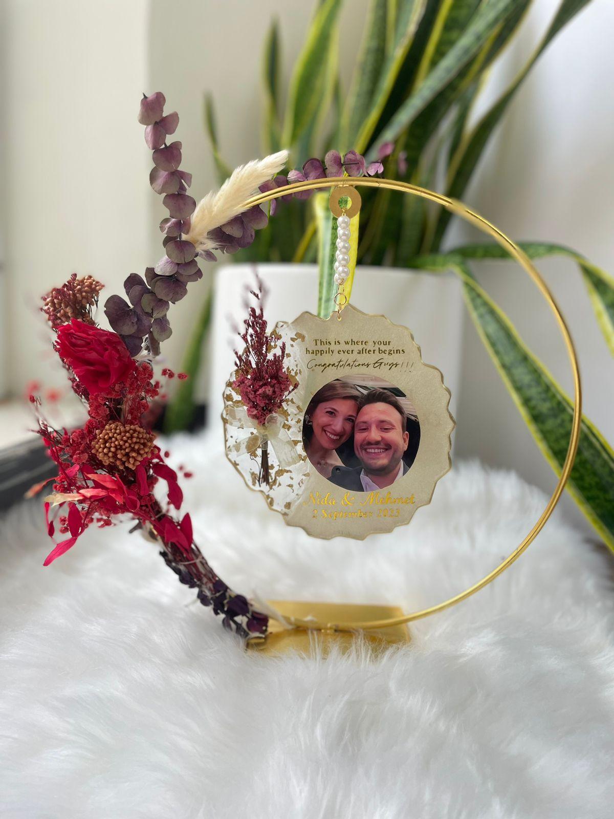 Front view of photo frame with metal hoop